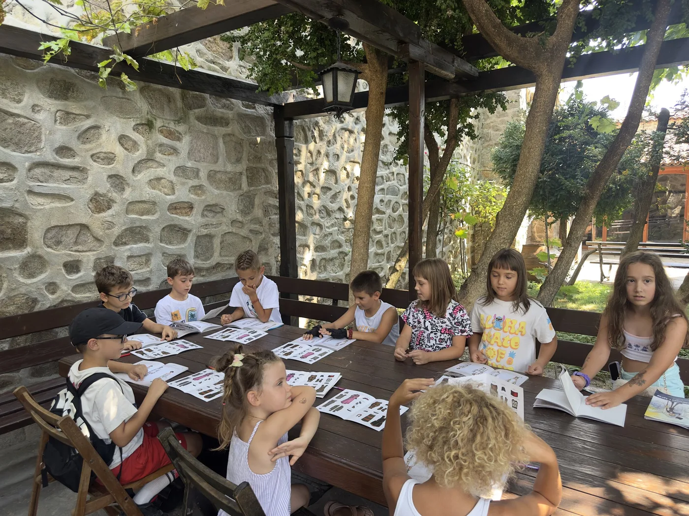 Момент от присъствените лагери на HAPPY Language Academy, снимка 3